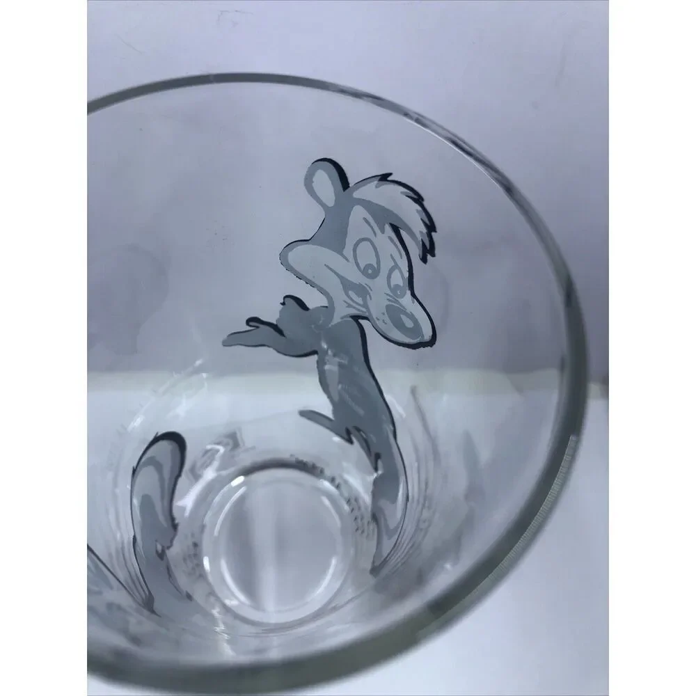 Vintage  PEPE LE PEW Pepsi Glass Collector Series Warner Bros Looney Tunes. Read